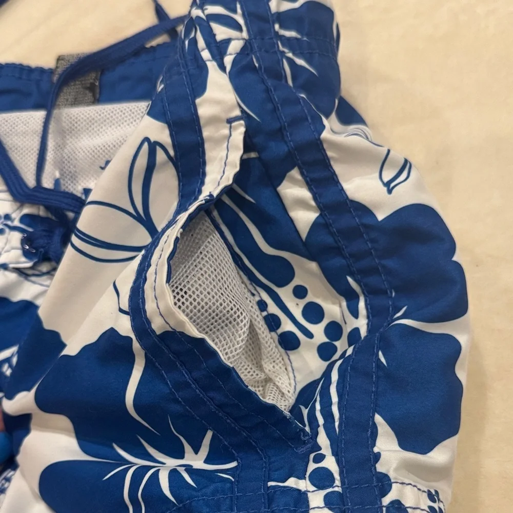 OP Blue and Arctic White Floral Men's Swim Shorts With 4 Pockets Size Large